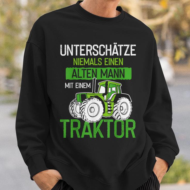 Unterschätze Niemals Einen Alten Mann Mit Einem Traktor Opa Sweatshirt Geschenke für Ihn