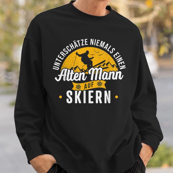 Unterschatzniemals Einen Alte Mann Auf Skiern Unterschatz Niemals Eine Sweatshirt Geschenke für Ihn