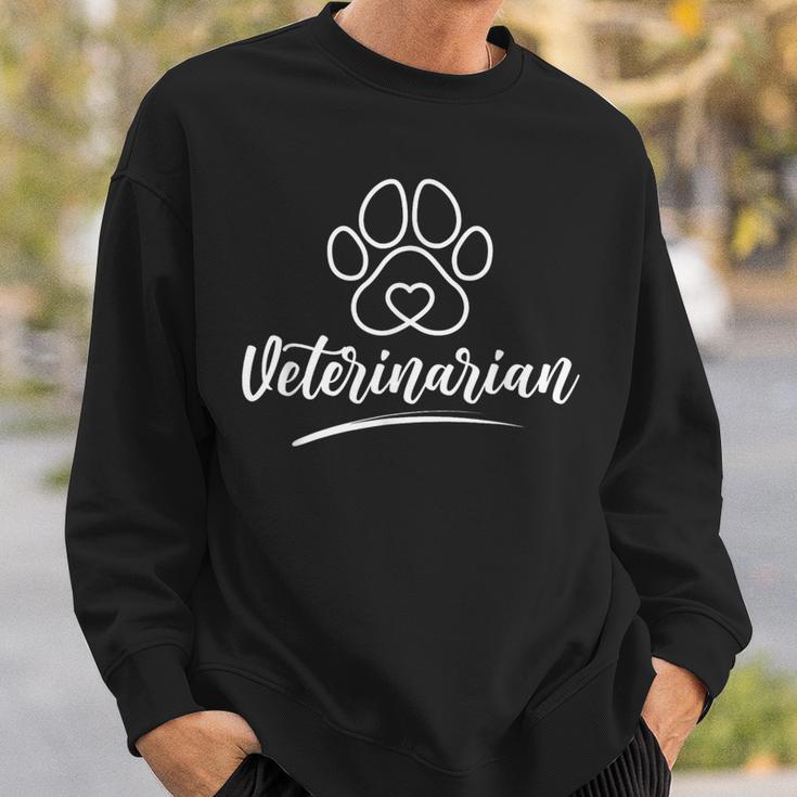 Veterinär Sweatshirt mit Pfotenabdruck in Schwarz, Herzdesign für Tierärzte Geschenke für Ihn