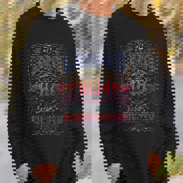 Vintage 1954 Limited Edition 70 Year Old 70Th Birthday Sweatshirt Gifts for Him