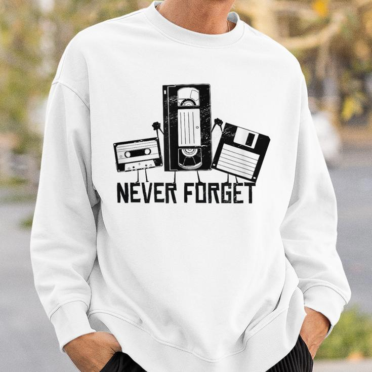 Never Forget 90S 80S Video Cassette Sweatshirt Geschenke für Ihn