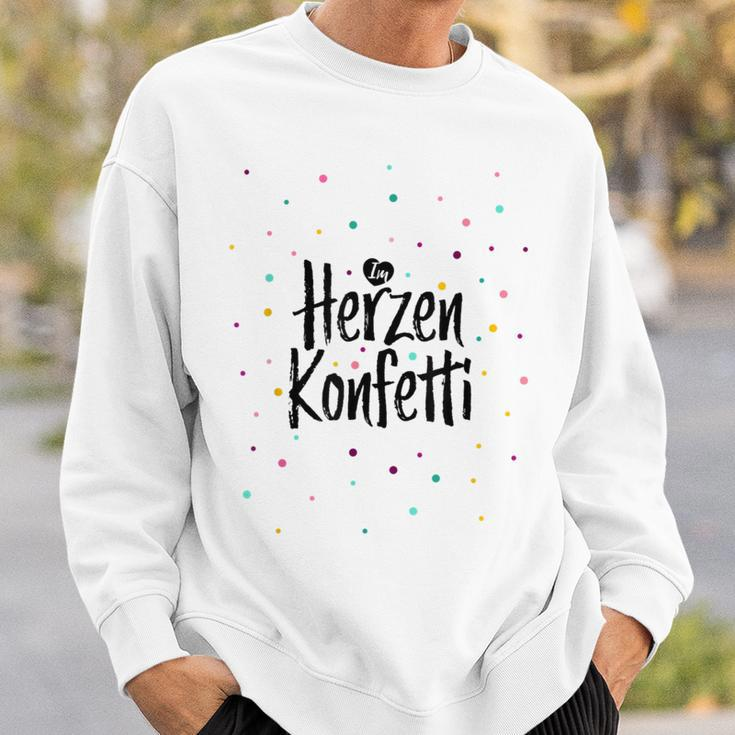 Frohes Weißes Herzkonfetti Sweatshirt, Buntes Konfetti-Design Geschenke für Ihn
