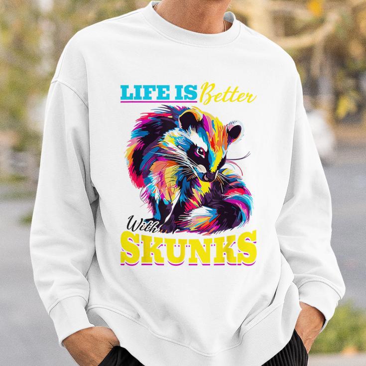 Lustiges Stinktier Leben Ist Besser Mit Stinktieren Sweatshirt Geschenke für Ihn