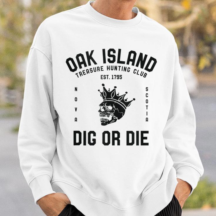 Oak Island Treasure Hunting Club Vintage Skull And Crown Mys Sweatshirt Gifts for Him