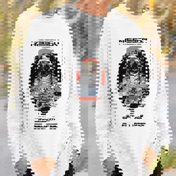 Usa 2024 Solar Eclipse Astronaut Space Photography Sweatshirt Gifts for Him