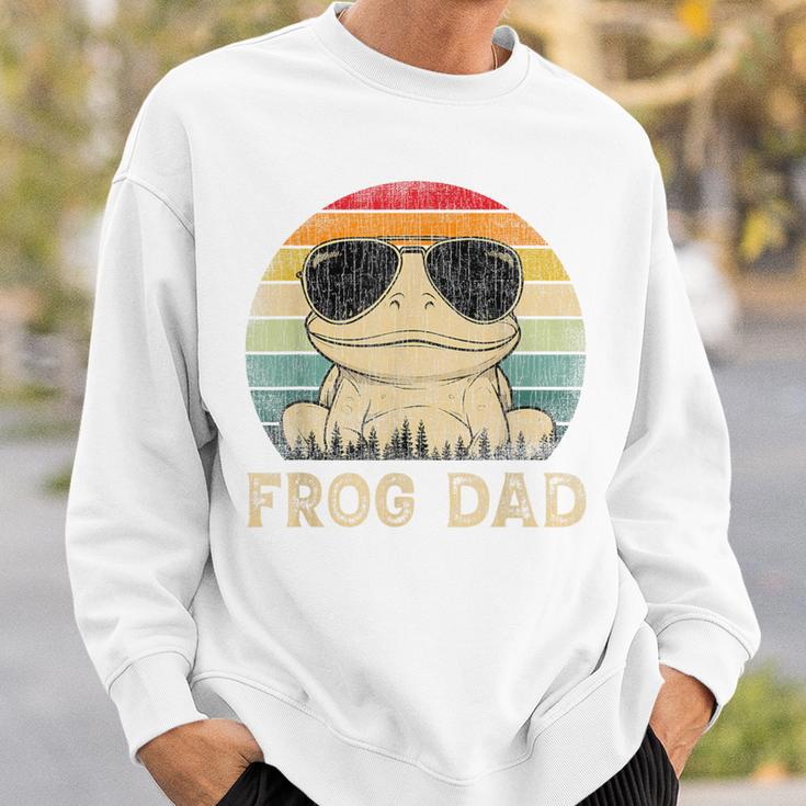 Vintage Frog Dad Frog Lovers Daddy Father's Day Sweatshirt Gifts for Him