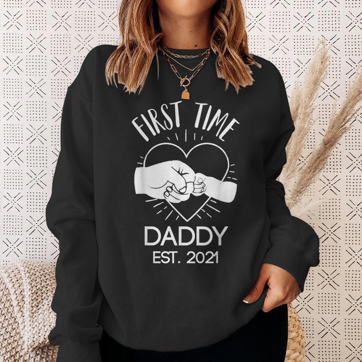 1St Time Daddy New Dad Est 2021 Fathers Day Sweatshirt Gifts for Her