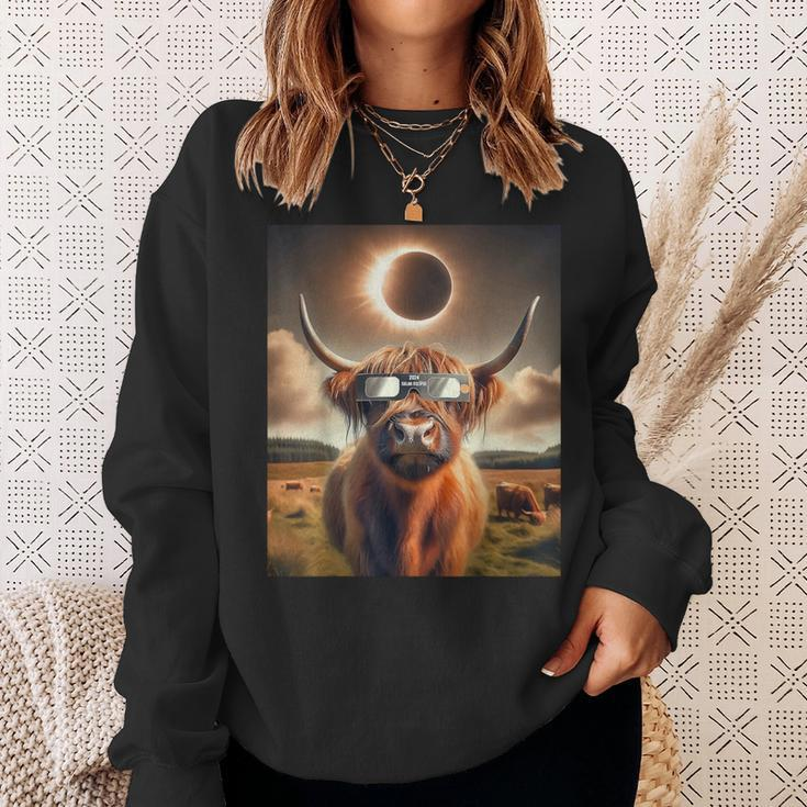 2024 Total Solar Eclipse Highland Cow Wearing Sunglasses Sweatshirt Gifts for Her