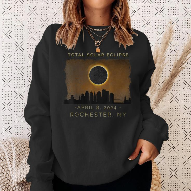 2024 Total Solar Eclipse In Rochester New York Vintage Sweatshirt Gifts for Her