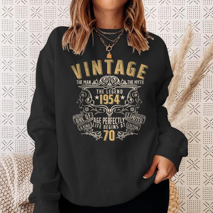 70 Year Old Vintage 1954 Man Myth Legend 70Th Birthday Sweatshirt Gifts for Her