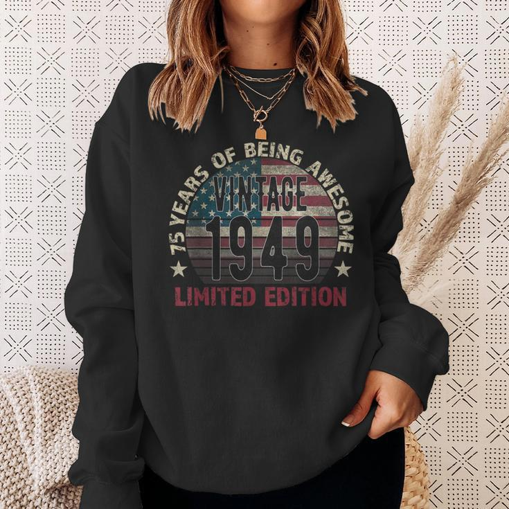 75Th Birthday Vintage Born 1949 Turning 75 Year Old Sweatshirt Gifts for Her