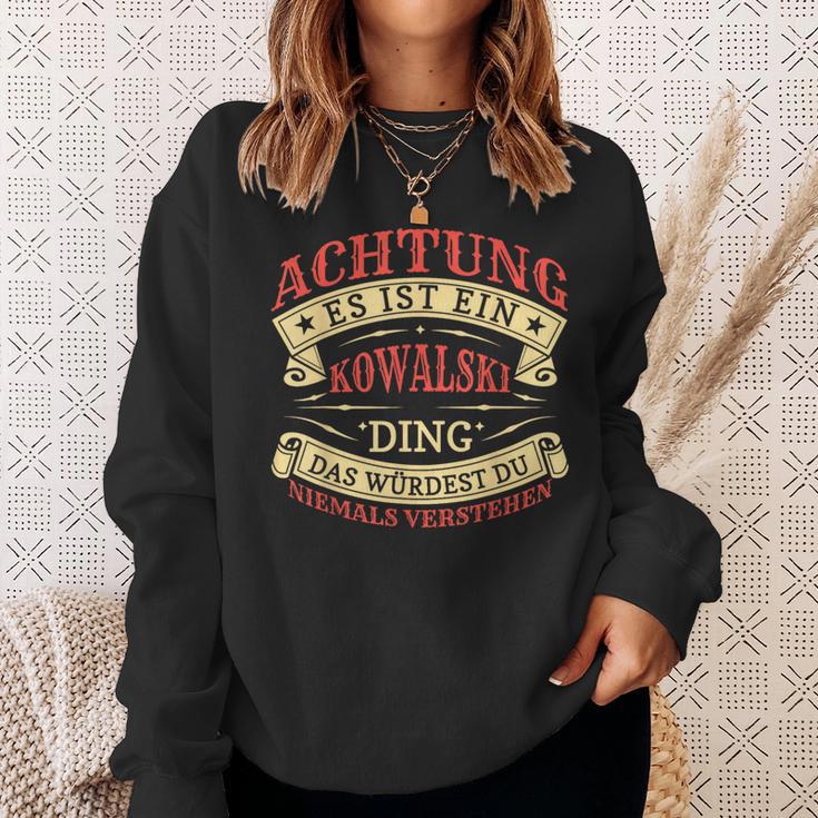 Achtung Es Ist Ein Kowalski Ding Last Name Plate S Sweatshirt Geschenke für Sie