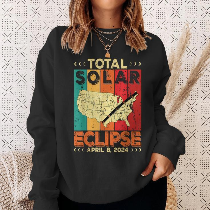 America 2024 Total Solar Eclipse Solar Eclipse Retro Vintage Sweatshirt Gifts for Her