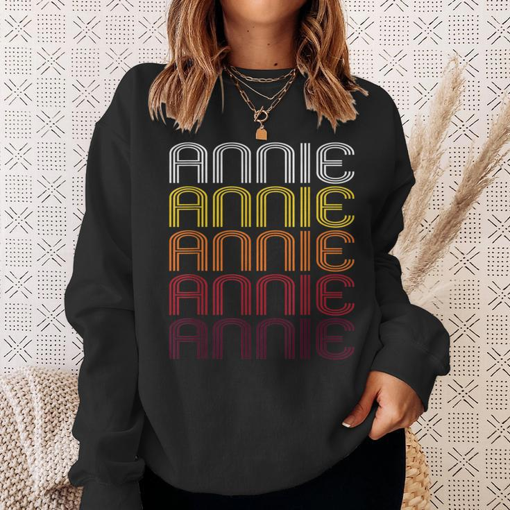Annie Retro Wordmark Pattern – Vintage Style Sweatshirt Geschenke für Sie