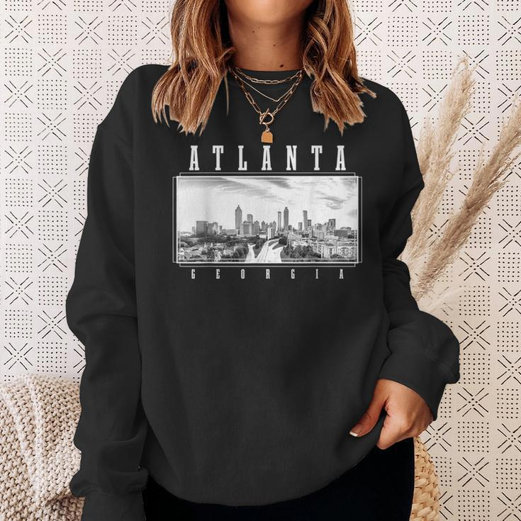 Atl Atlanta Skyline Pride Black & White Vintage Georgia Sweatshirt Gifts for Her