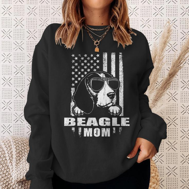 Beagle Mom Cool Vintage Retro Proud American Sweatshirt Gifts for Her