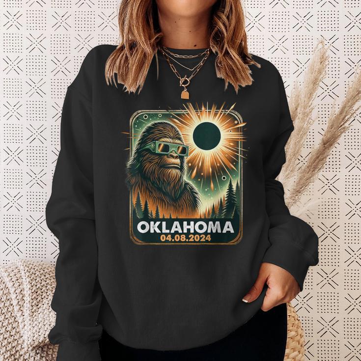 Bigfoot Oklahoma Total Solar Eclipse 2024 Eclipse Glasses Sweatshirt Gifts for Her