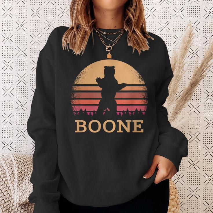 Boone North Carolina Vintage Bear Nc Distressed 80S Sunset Sweatshirt Gifts for Her