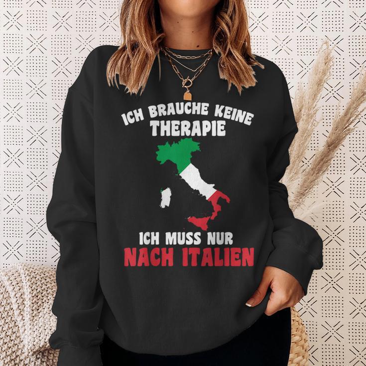 Brauche Keine Therapie Ich Muss Nur Nach Italy Sweatshirt Geschenke für Sie