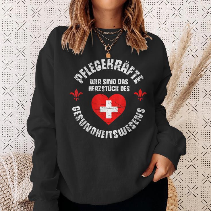 Care Care Care Heart Slogan Idea Sweatshirt Geschenke für Sie