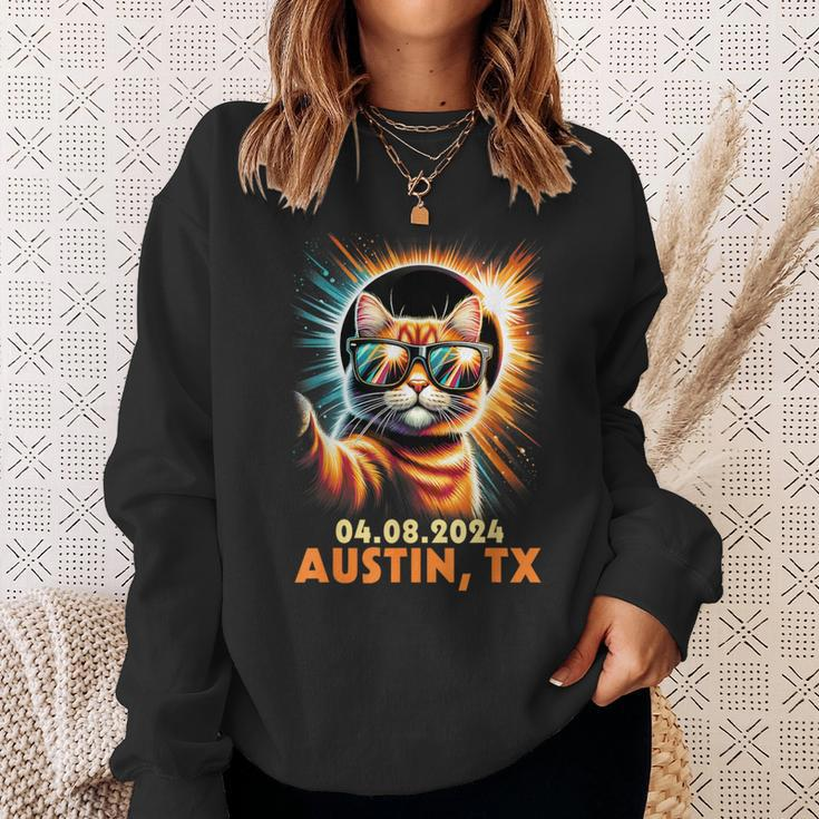 Cat Taking A Selfie Total Solar Eclipse 2024 Austin Texas Sweatshirt Gifts for Her