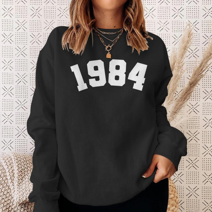 Classic 1984 Varsity Vintage College Style 40Th Birthday Sweatshirt Gifts for Her