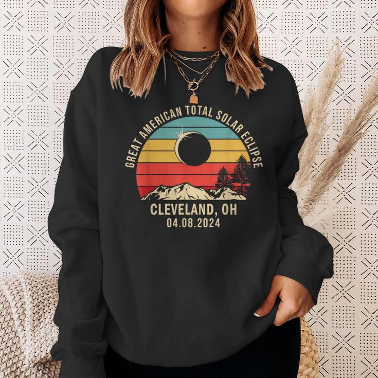 Cleveland Ohio Oh Total Solar Eclipse 2024 Sweatshirt Gifts for Her