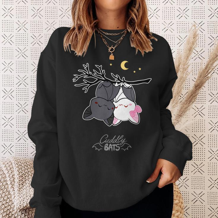 Cute Bats For Sleeping ed By Cuddly Bat Com Sweatshirt Geschenke für Sie
