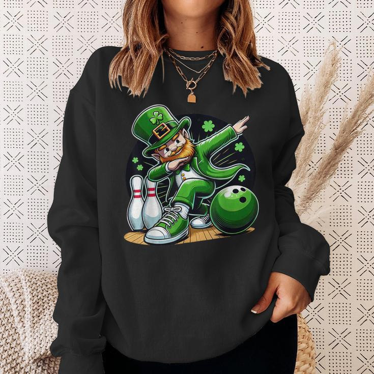 Dabbing Leprechaun Bowling Irish Bowler St Patrick's Day Sweatshirt Gifts for Her