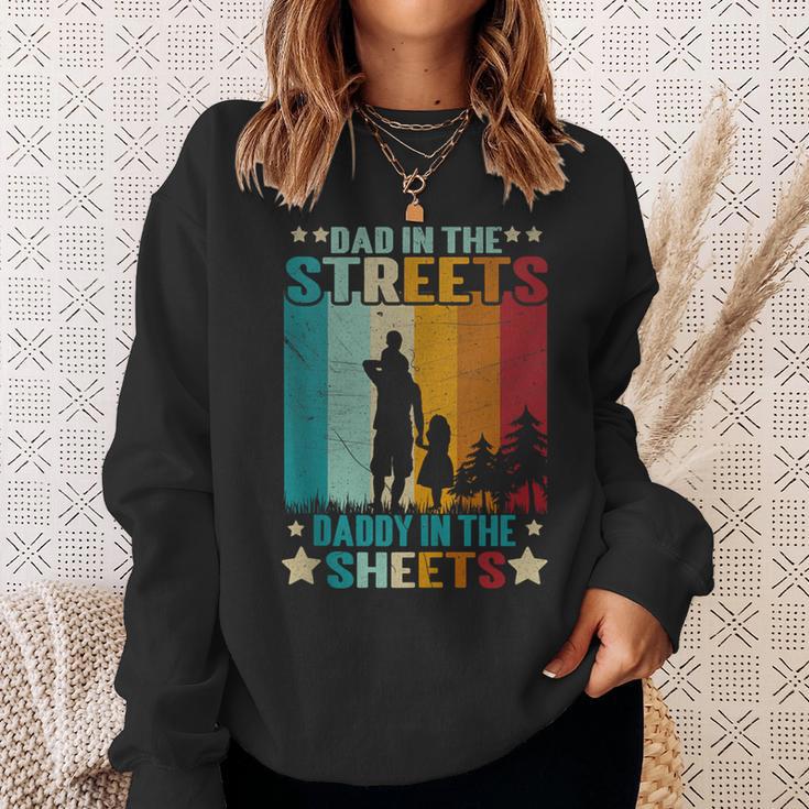 Dad In The Streets Daddy In The Sheets – Geschenke Für Papa Sweatshirt Geschenke für Sie