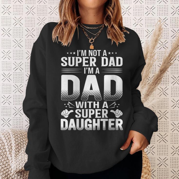 Damen Kein Super Papa Ich Bin Papa Mit Einer Supertochteraterkind Mit-Ausschnitt Sweatshirt Geschenke für Sie