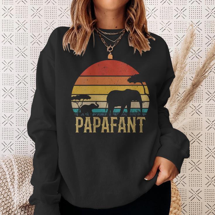 Damen Papafant Papa Elefant Retrointage Sunsetatertag Savanne Mit-Ausschnitt Sweatshirt Geschenke für Sie