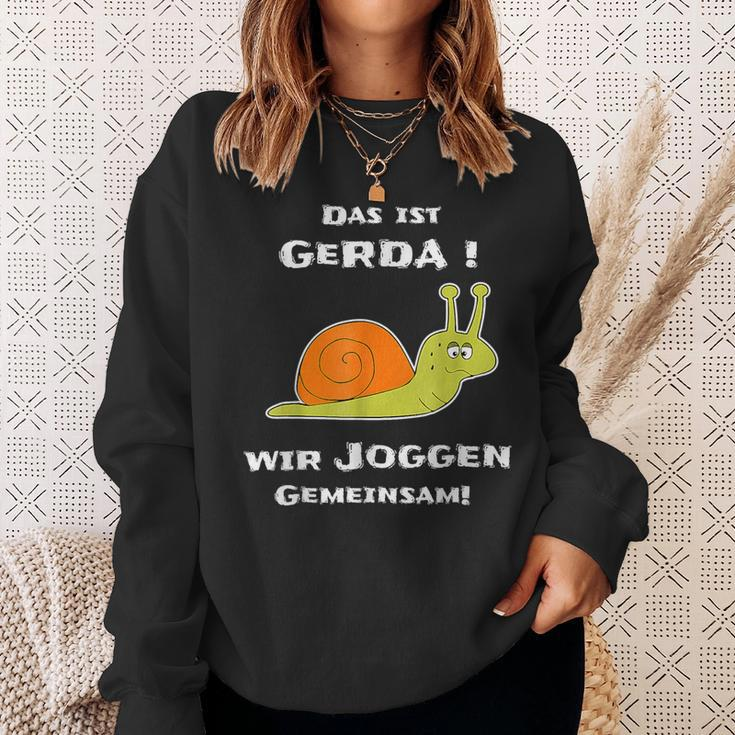 Das Ist Gerda Wir Joggen Gemeinsam Running Slow Snail S Sweatshirt Geschenke für Sie