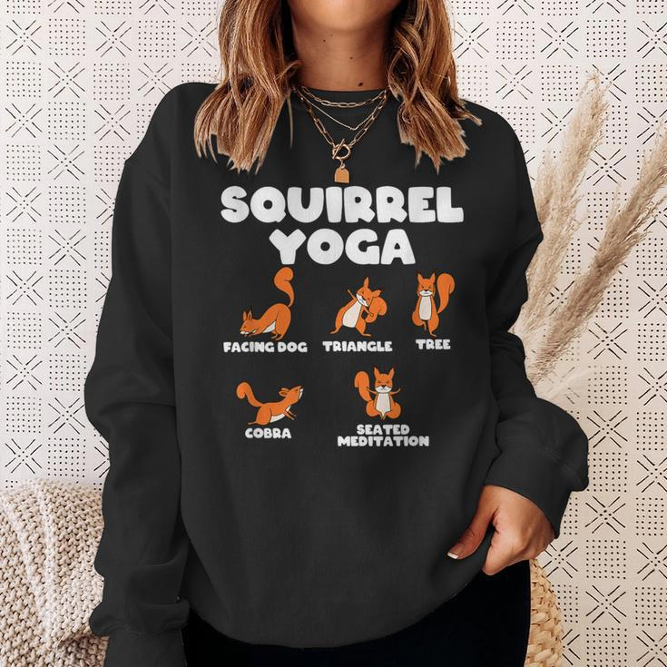 Eichhörnchen Yoga Lustiges Pose Illustration Schwarz Sweatshirt Geschenke für Sie