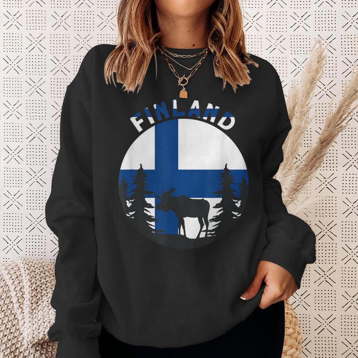 Elch & Waldmotiv Sweatshirt im Finland-Flaggen Design Geschenke für Sie