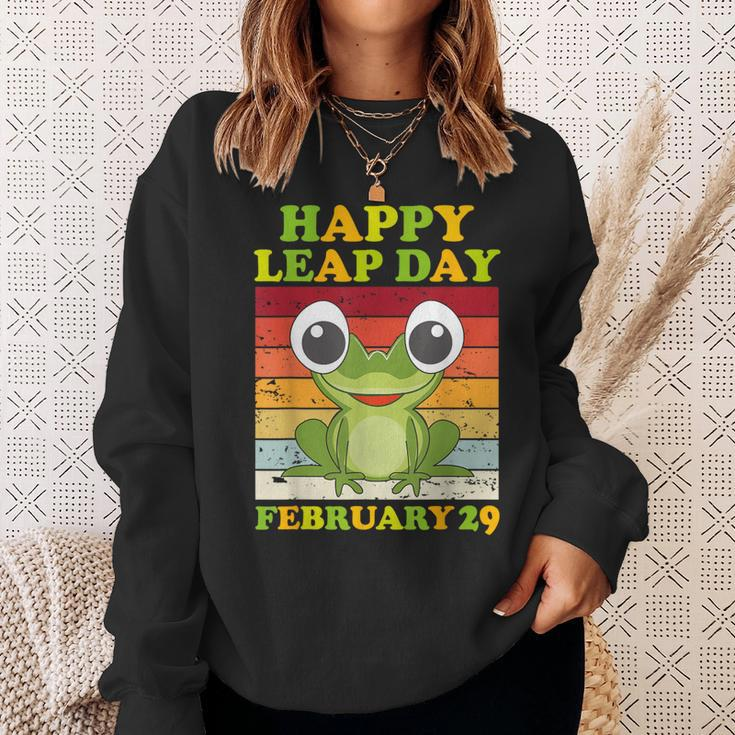 Frog Happy Couple Leap Day February 29 Leap Birthday Sweatshirt Gifts for Her