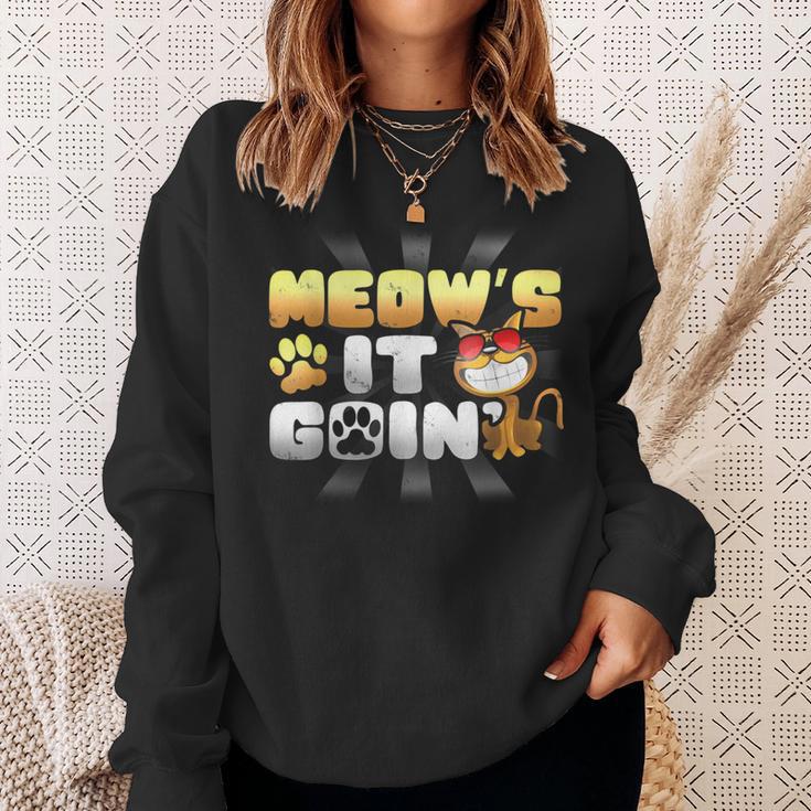 Meow's It Going Cat Pun Grinning Kitten LoverSweatshirt Gifts for Her