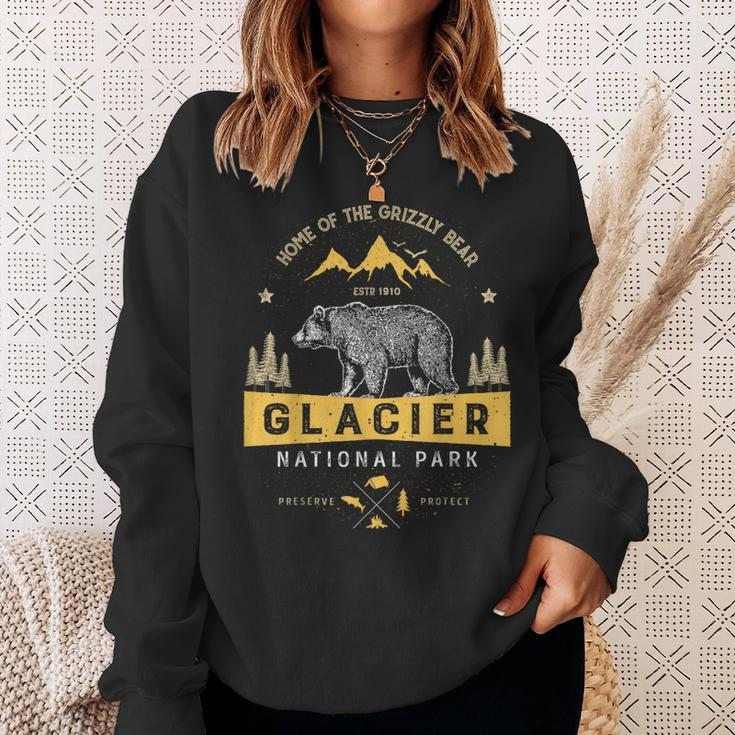 Glacier National ParkVintage Montana Bear Women Sweatshirt Gifts for Her