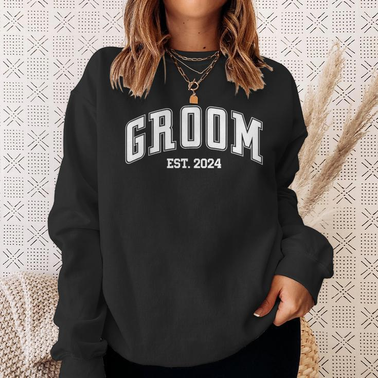 Groom Bride Est 2024 Retro Just Married Couples Wedding Sweatshirt Gifts for Her