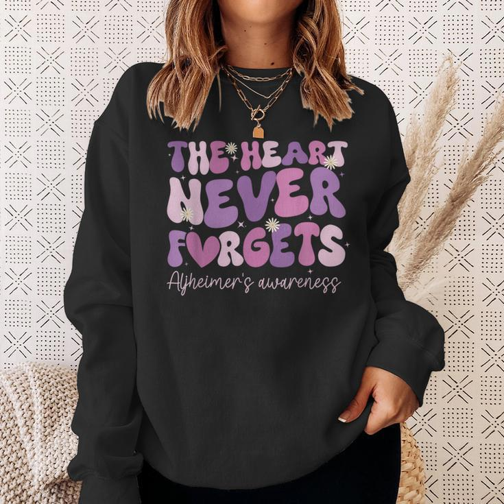 The Heart Never Forgets Dementia Alzheimer's Awareness Sweatshirt Gifts for Her