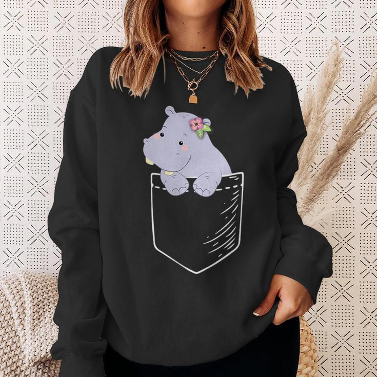 Hippopotamus in Tasche Schwarzes Sweatshirt, Lustiges Tiermotiv Tee Geschenke für Sie