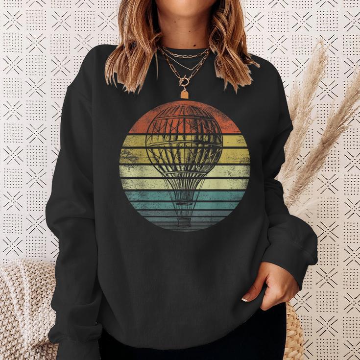 Hot Air Balloon Pilot Retro Balloon Sky Ride Festival Sweatshirt Gifts for Her