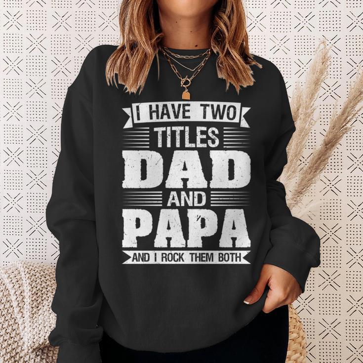 Ich Habe Zwei Titel Dad Und Papa Und Ich Rocken Sie Beide Sweatshirt Geschenke für Sie