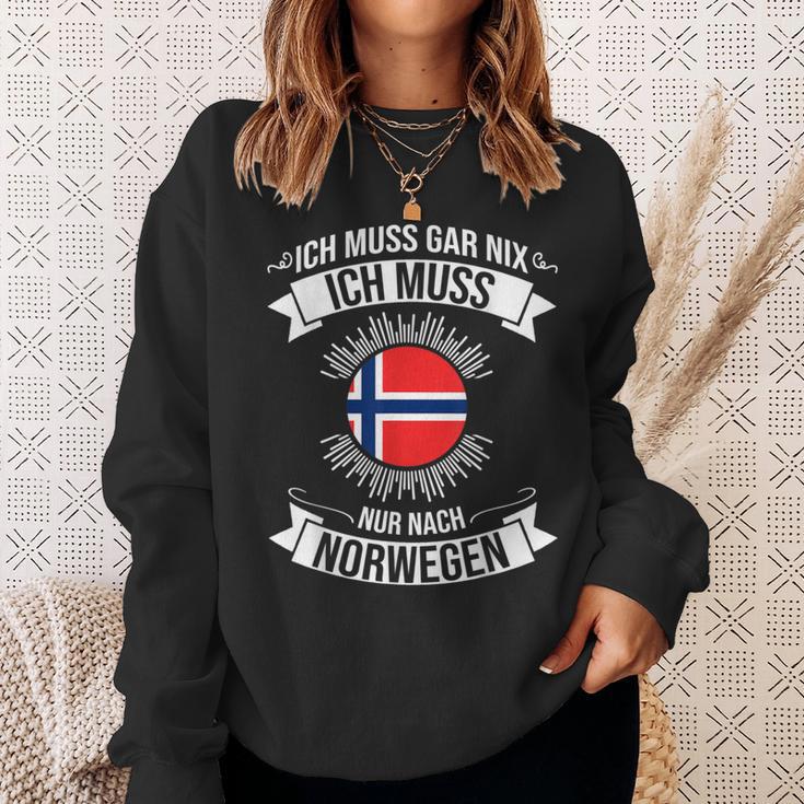 Ich Muss Gar Nix Ich Muss Nur Nach Norway S Sweatshirt Geschenke für Sie