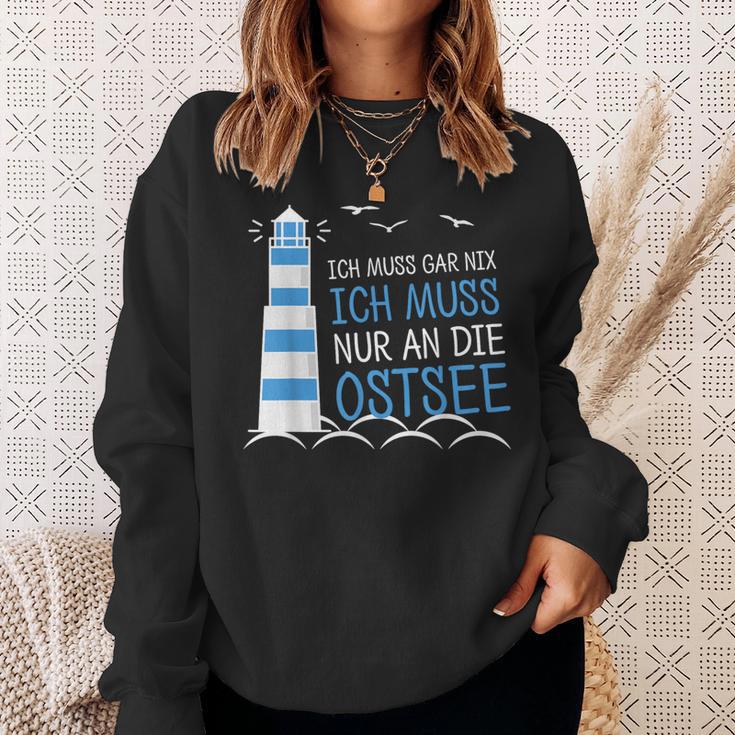 Ich Muss Garnix Ich Muss Nur An Die Baltic Sea Sweatshirt Geschenke für Sie