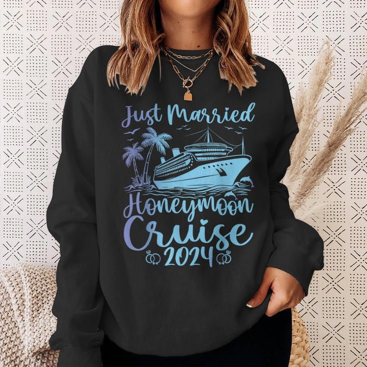 Just Married 2024 Wedding Ring Matching Honeymoon Cruise Sweatshirt Gifts for Her