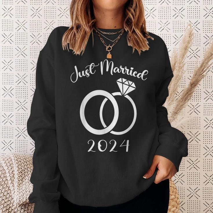 Just Married 2024 Wedding Rings Matching Couple Newlyweds Sweatshirt Gifts for Her