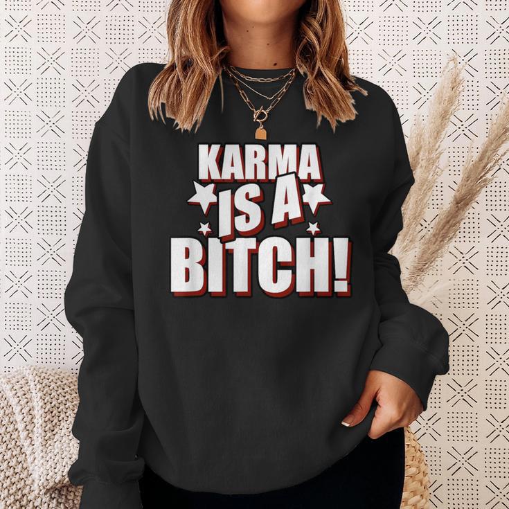 Karma Is A Bitch Slogan Sweatshirt Geschenke für Sie