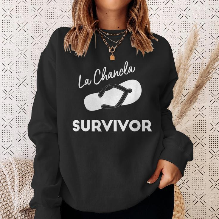 La Chancla SurvivorLatino Hispanic Sayings Sweatshirt Gifts for Her