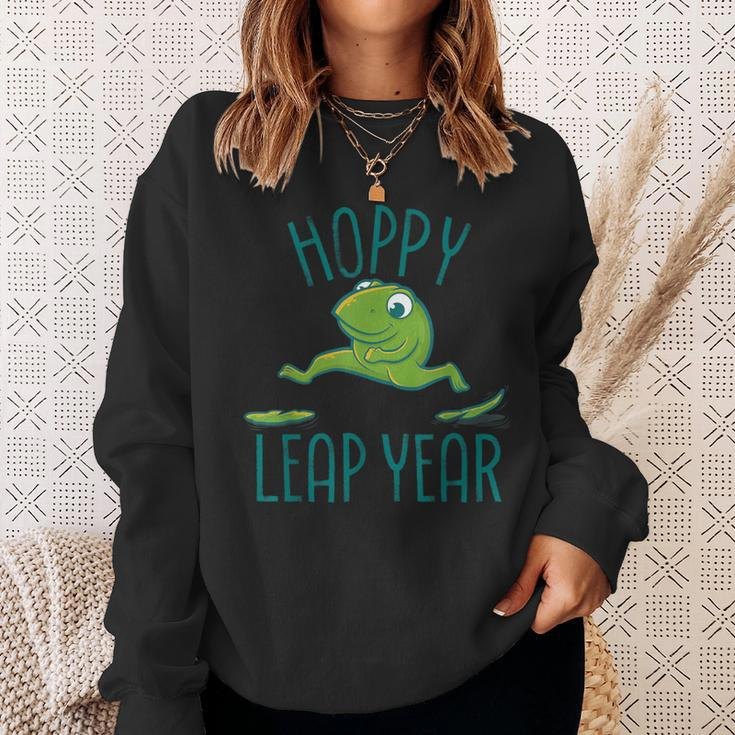 Leap Year February 29 Birthday Cute Frog Happy Leap Day Sweatshirt Gifts for Her
